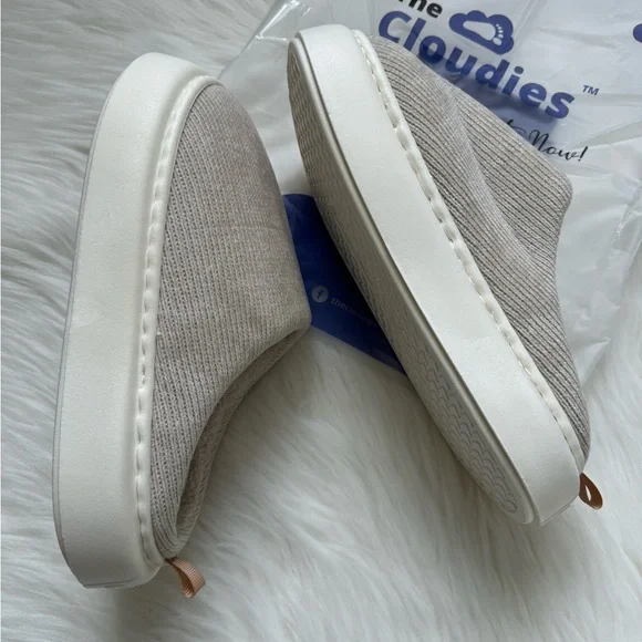 NEW! Cloudies - Cozy Slipper - Picture 9 of 14